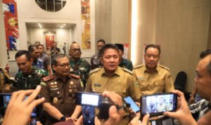gubernur-sumatera-selatan-sumsel-h-herman-deru-mengeluarkan-3ynb